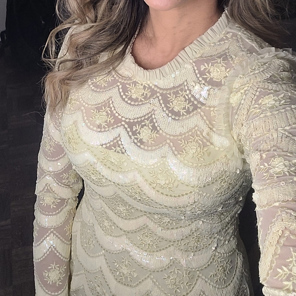 Needle & Thread Yellow sequence - Picture 4 of 7